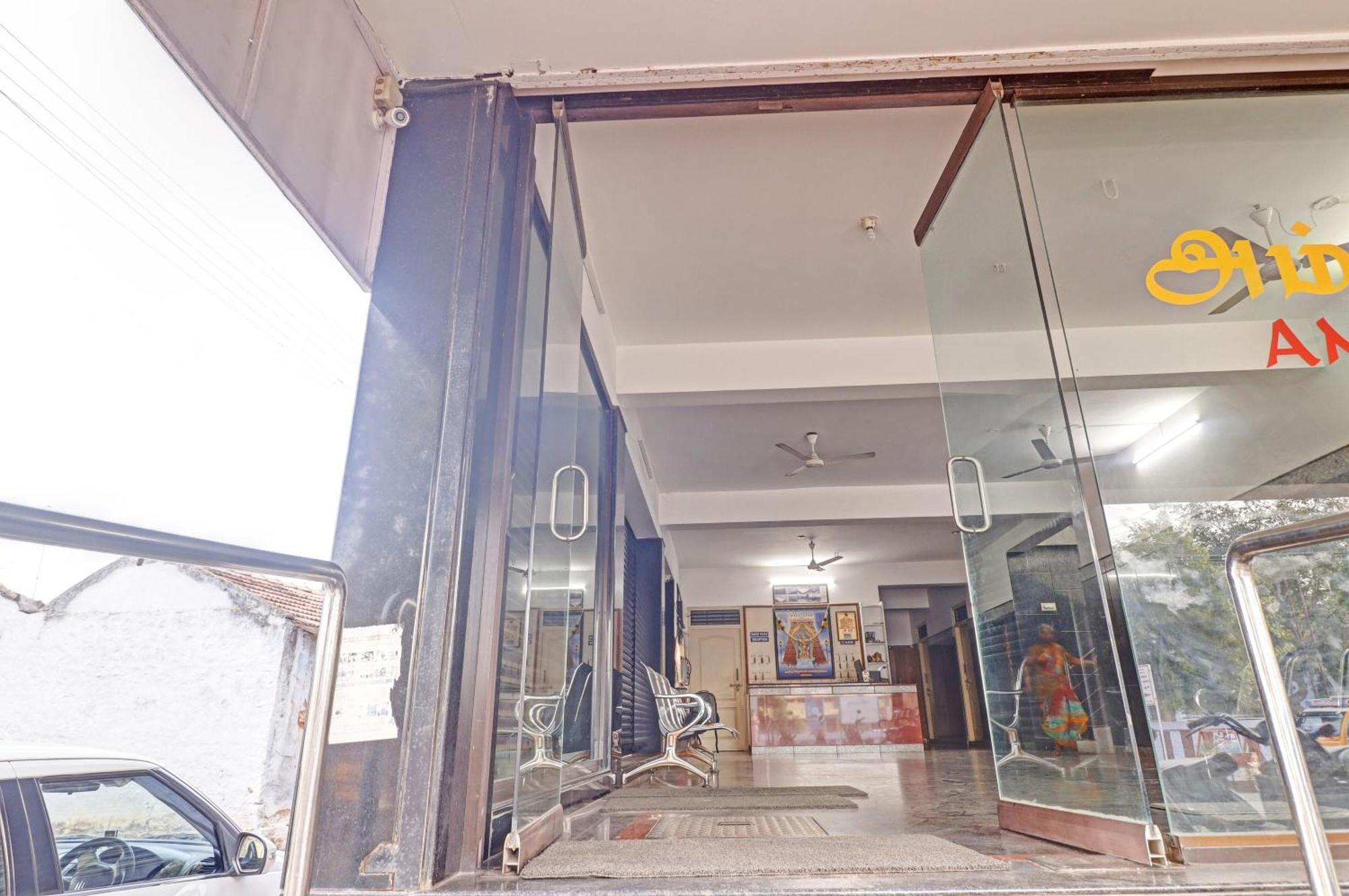 Oyo Flagship Amman Lodge Chennimalai Kültér fotó