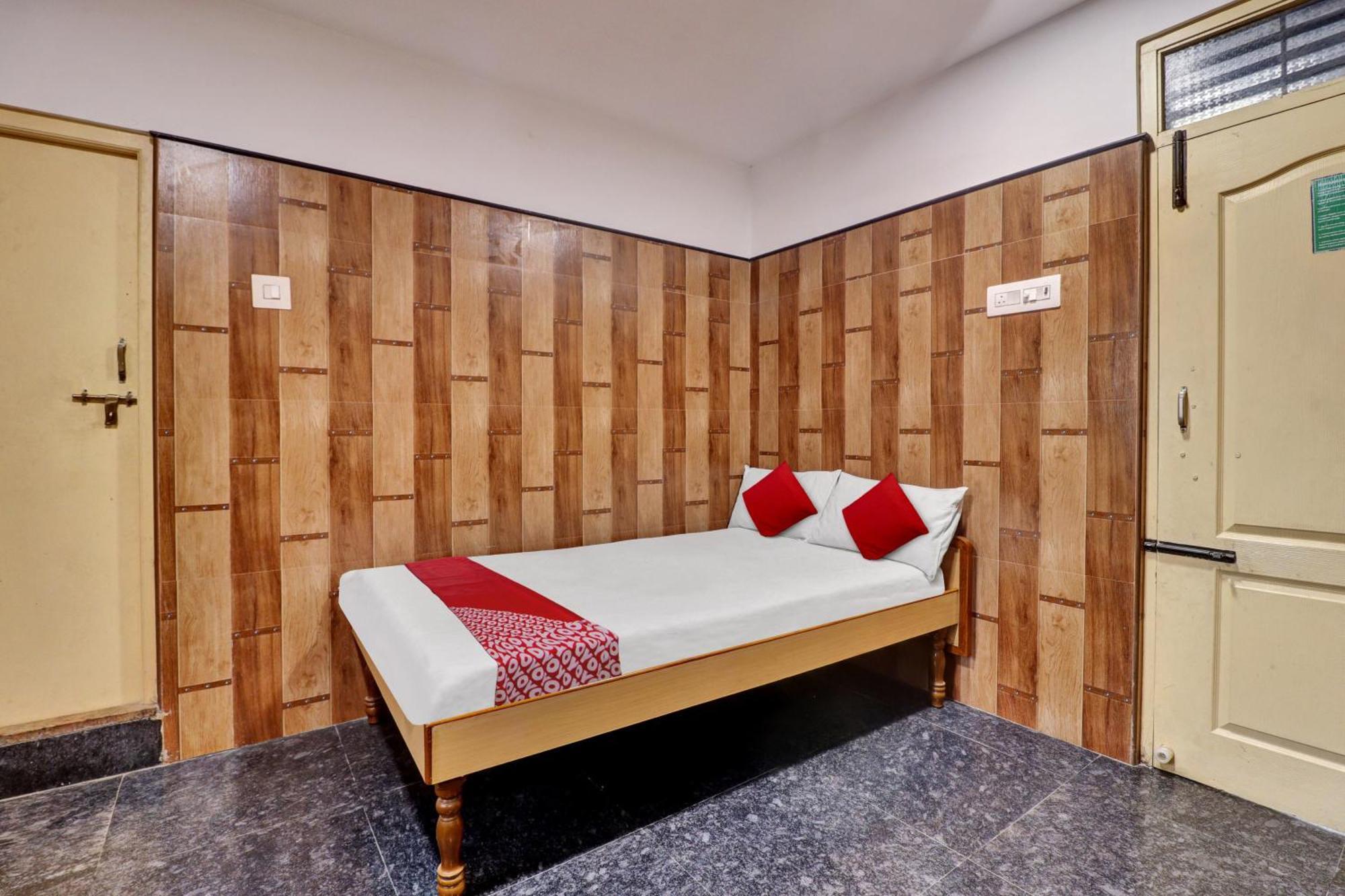 Oyo Flagship Amman Lodge Chennimalai Kültér fotó