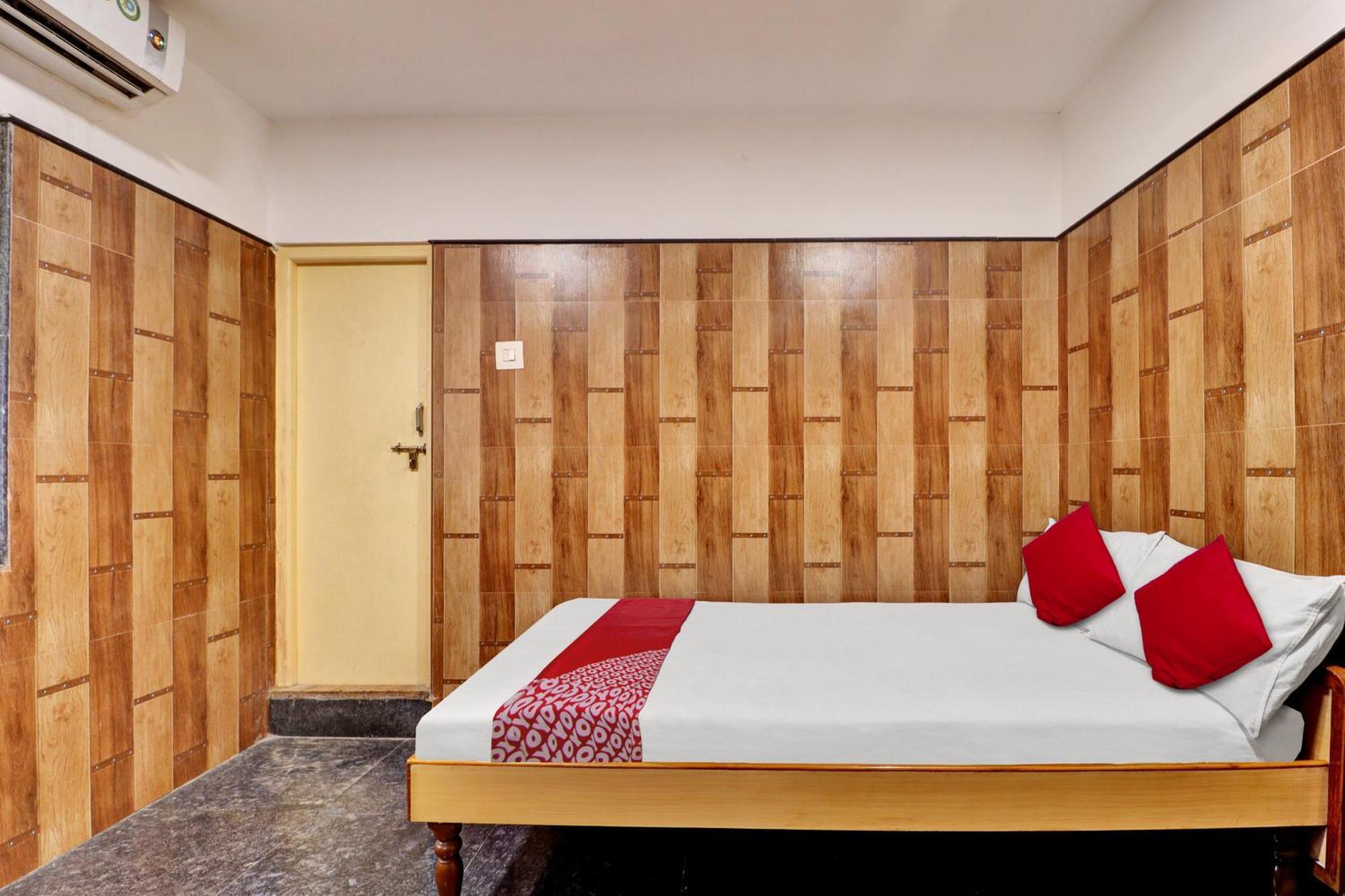 Oyo Flagship Amman Lodge Chennimalai Kültér fotó