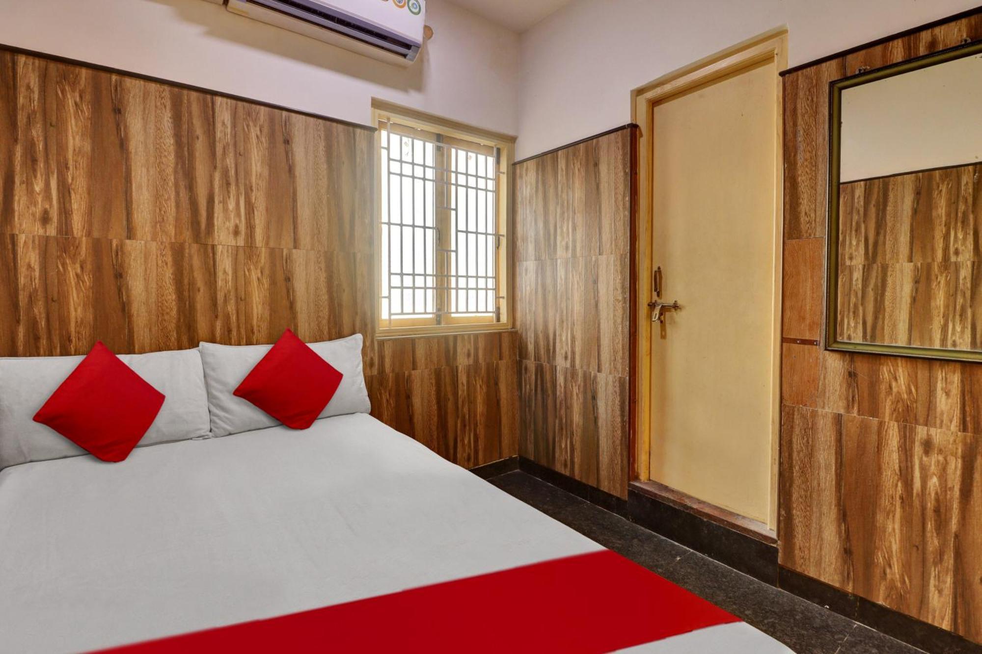 Oyo Flagship Amman Lodge Chennimalai Kültér fotó