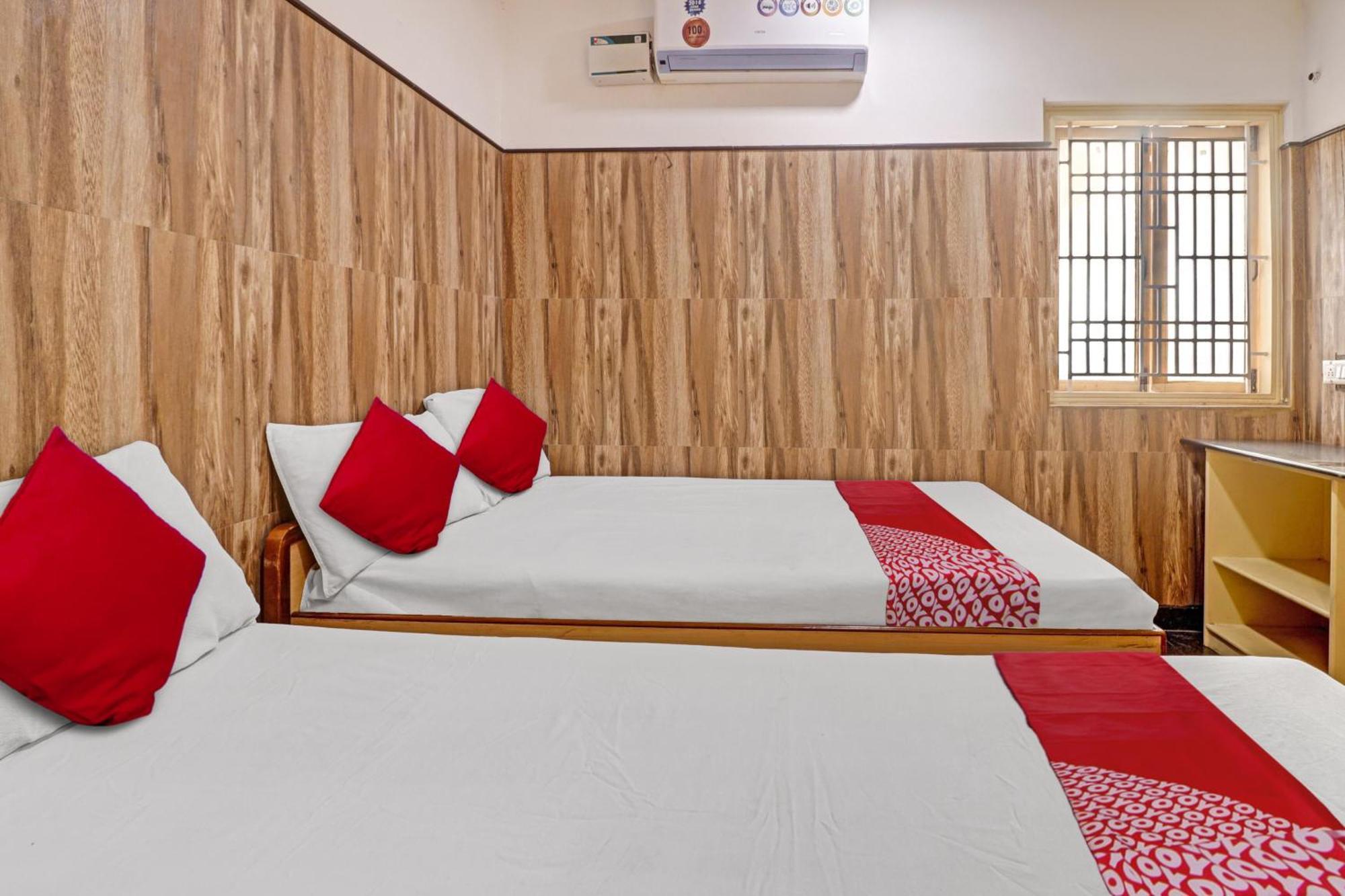 Oyo Flagship Amman Lodge Chennimalai Kültér fotó